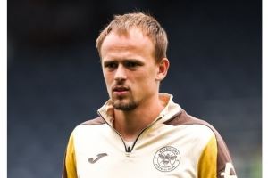 布伦特福德官方：达姆斯高因孩子出生缺席首轮，对阵维拉将回归