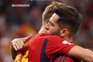 奥尔莫社媒致敬阿尔巴：感谢你的妙传和助攻，球场内外皆是楷模