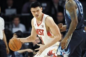 球队主持人：杨瀚森和姚明不同 后者是低位大杀器&前者更独特