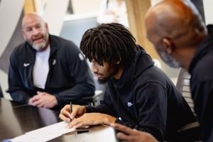 4年9000万！开拓者官方：球队正式提前续约谢顿-夏普